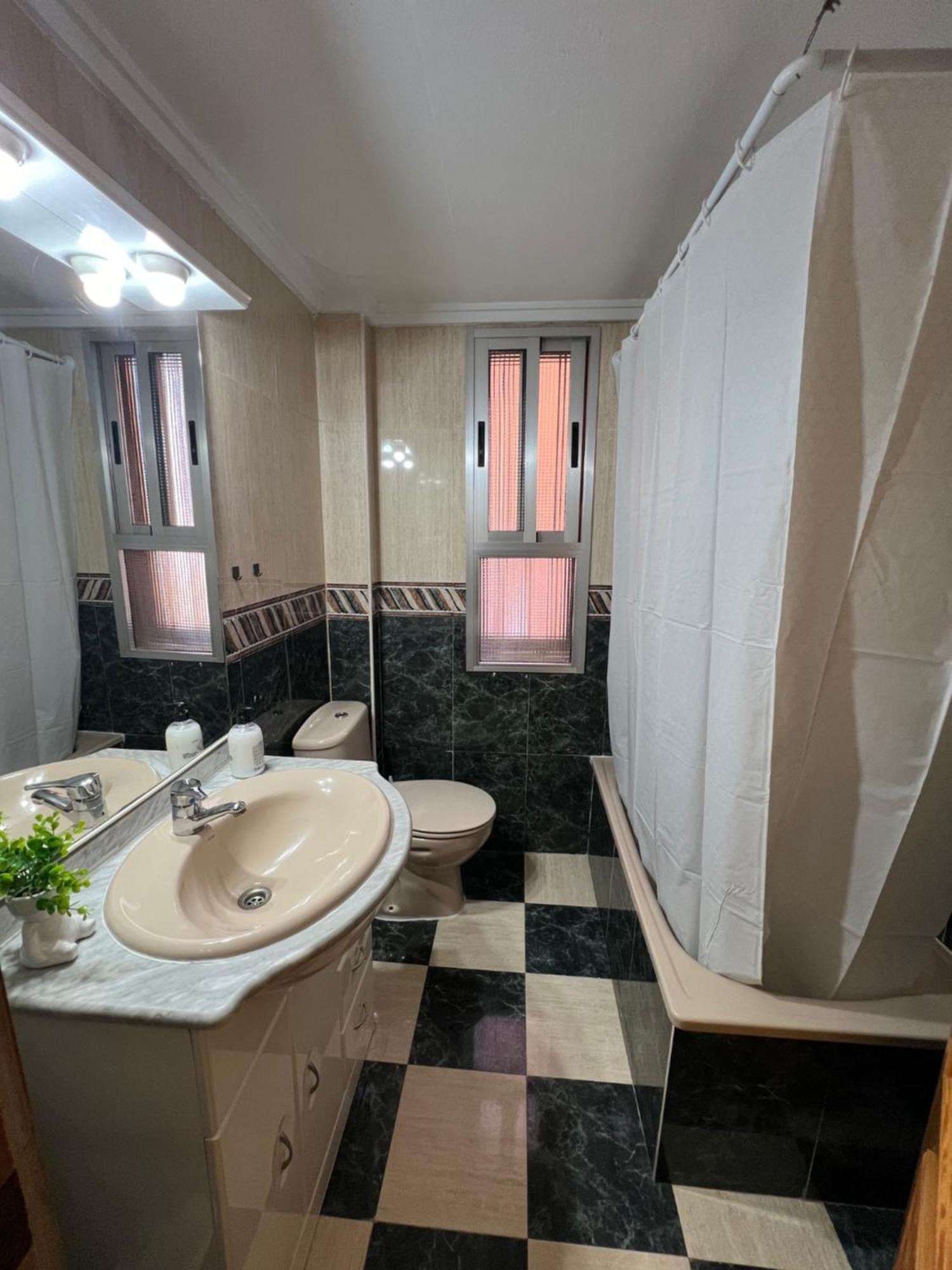 Piso Completo Cerca De Artes Y Ciencias Apartment Valencia Exterior foto